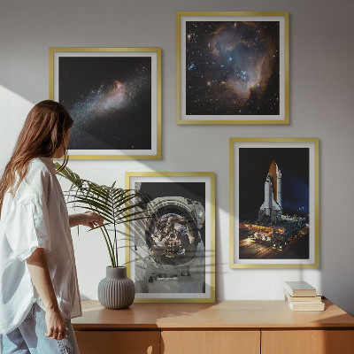 Zarámovaný set obrazov Astronauti pristávajúci na Mesiaci