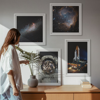 Zarámovaný set obrazov Astronauti pristávajúci na Mesiaci
