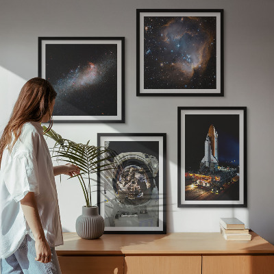 Zarámovaný set obrazov Astronauti pristávajúci na Mesiaci