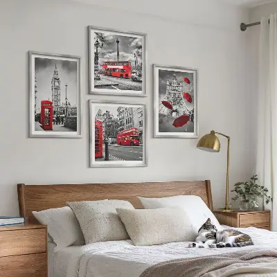 Zarámovaný set obrazov so svetlým pozadím listov ginkga