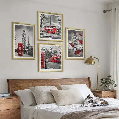 Zarámovaný set obrazov so svetlým pozadím listov ginkga
