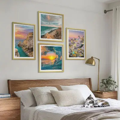 Zarámovaný set obrazov morské vlny a biele domy na Santorini