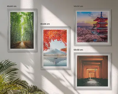 Bambusový les a brána torii v Japonsku zarámovaná sada obrazov
