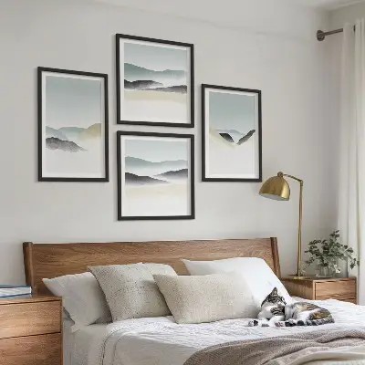 Zarámovaný set obrazov minimalistické pastelové farby s motívom hôr