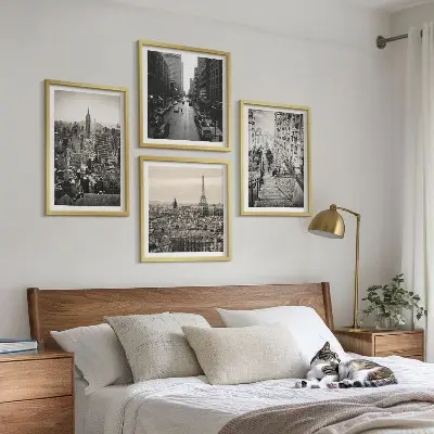 Zarámovaný set obrazov výhľady na Paríž a New York so schodiskom