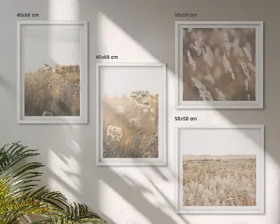 Zarámovaný set obrazov s motívom krajiny s trávou a kvetmi v teplých farbách
