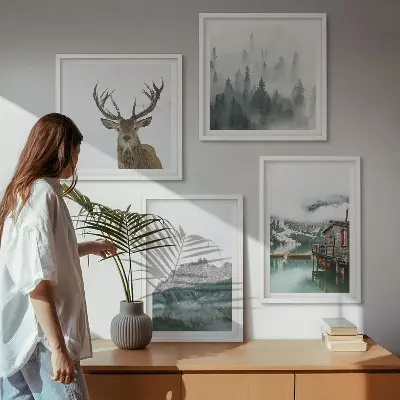 Dekoratívna sada obrazov s motívom hôr, jazera, jeleňa, chaty a hmly