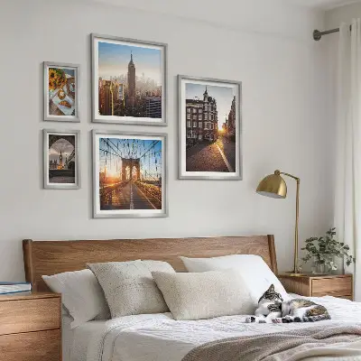 Očarujúca mestská architektúra sada obrazov nad pohovku