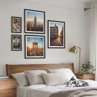 Očarujúca mestská architektúra sada obrazov nad pohovku
