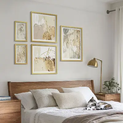 Abstraktné minimalistické kompozície sada obrazov nad pohovku