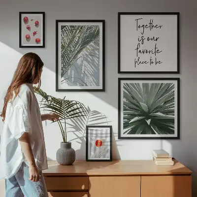 Sada obrazov nad pohovku v boho štýle s motívmi rastlín, ovocia a trópov