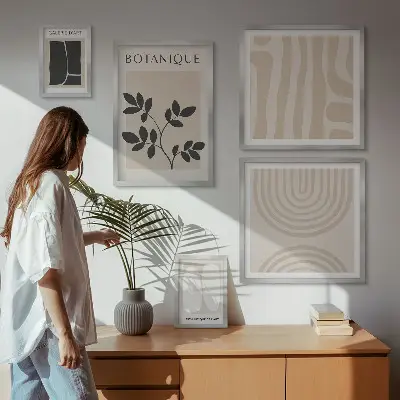 Sada obrazov nad pohovku so štýlovou grafikou rastlín