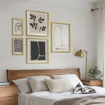 Sada obrazov nad pohovku štýlová grafika v minimalistickom štýle čiar