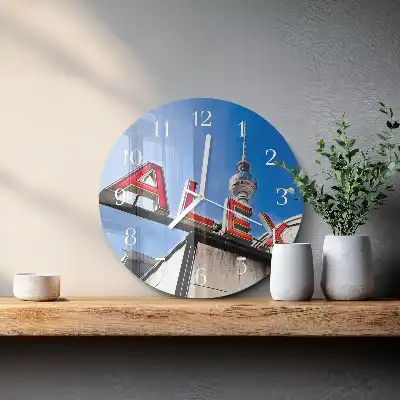 Okrúhle hodiny na stenu Alexandrovo námestie