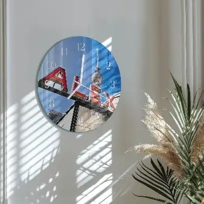 Okrúhle hodiny na stenu Alexandrovo námestie