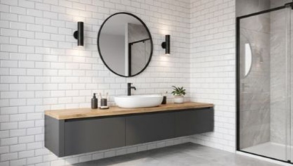 Čo dať na stenu kúpeľne namiesto kachličiek? Praktický sprievodca modernými alternatívami